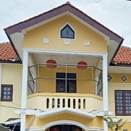 Kost 48 Surabaya Hotel Екстериор снимка