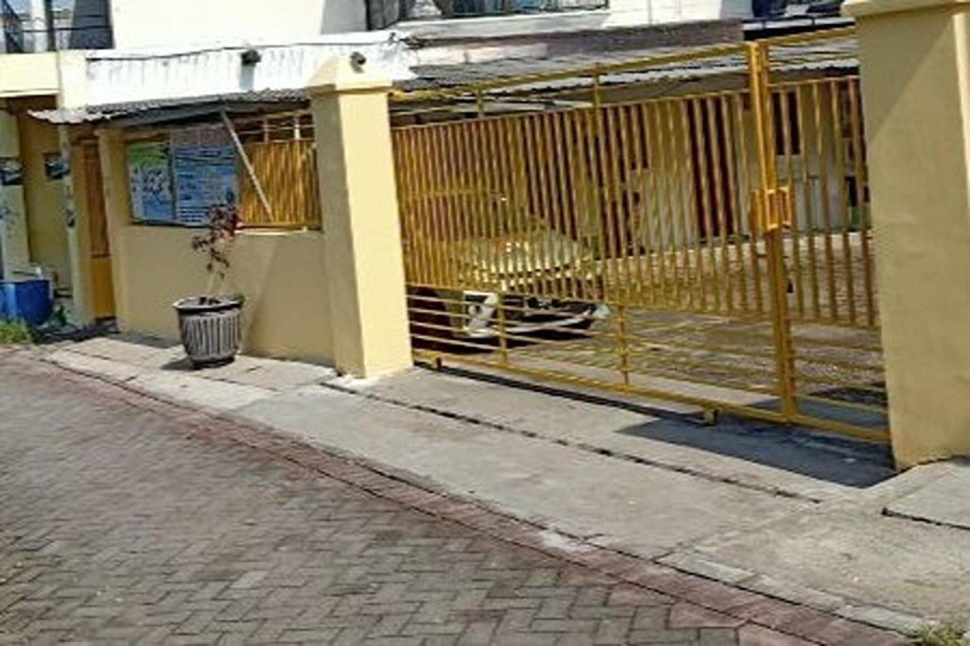 Kost 48 Surabaya Hotel Екстериор снимка